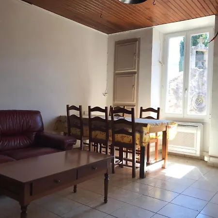 Apartment De L'eglise Et Du Chateau 2 A 15 Personnes Avene