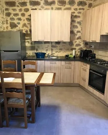Apartman De L'eglise Et Du Chateau 2 A 15 Personnes *