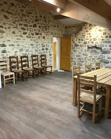 De L'eglise Et Du Chateau 2 A 15 Personnes Apartment Avene