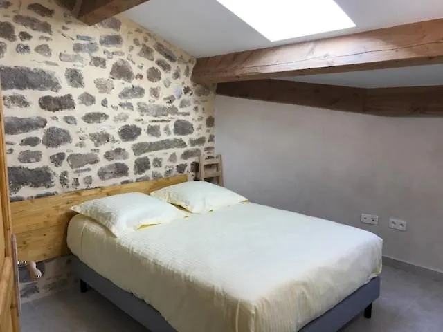 De L'eglise Et Du Chateau 2 A 15 Personnes *