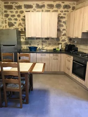 Apartament De L'eglise Et Du Chateau 2 A 15 Personnes *
