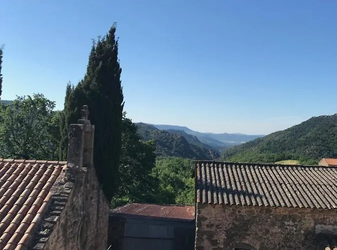 De L'eglise Et Du Chateau 2 A 15 Personnes